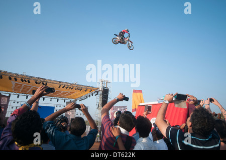 Stunt Bike da MRF su stunt bike all'India Bike Week svoltasi a Vagator Beach in Goa, un festival di superbike che si tengono annualmente Foto Stock