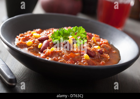 Mexican chili con carne in lamiera nera Foto Stock