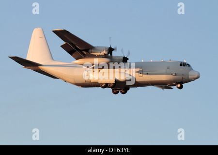 Civile-registrato Lockheed L-100-30 Hercules cargo aereo sull approccio finale Foto Stock