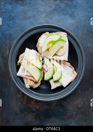 Aprire il panino con avocado Foto Stock