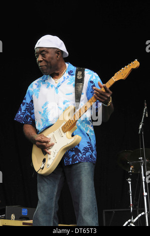 Musica, stringhe, chitarre, chitarrista blues Buddy Guy giocando a Cornbury Festival 2010. Foto Stock