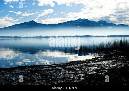 Alpi bavaresi visto da di Herrenchiemsee, Chiemsee, Alta Baviera, Germania, Europa Foto Stock