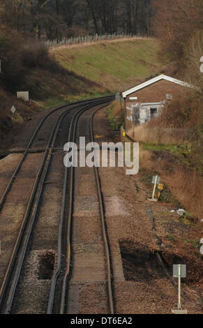 Stonegate, East Sussex, Regno Unito. Il 10 febbraio 2014. Allacciata binario ferroviario dopo la frana di Stonegate su Londra a Hastings linea. Credito: David Burr/Alamy Live News. Foto Stock