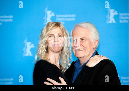 Berlino, Germania. 10 febbraio 2014. AIMER, BOIRE ET CHANTER in 64th Berlinale Film Festival con Sabine Azéma,Sandrine Kiberlain,Caroline Silhol,Hippolyte Girardot e André Dussollier prodotto da Jean-Louis Livi. Goncalo Silva/ Alamy Live News Foto Stock