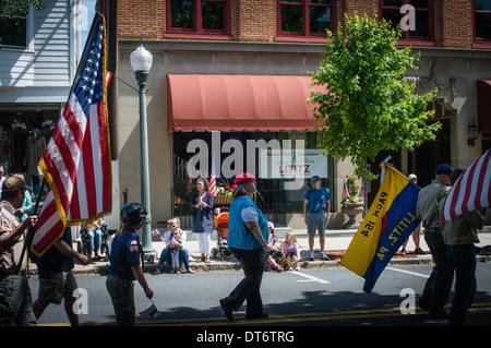 Il Memorial Day parade e il cimitero di presentazione in Lititz PA gazzetta AMERICAS più cool di piccola città. Foto Stock