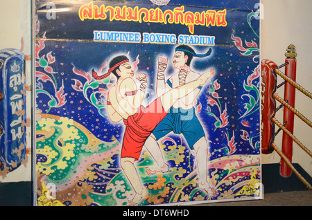Murale di tailandesi tradizionali combattimenti boxer, Lumpinee Muay Thai boxing Stadium, Bangkok, Thailandia Foto Stock