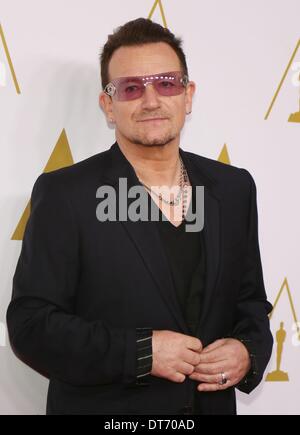 Beverly Hills, in California, Stati Uniti d'America. 10 Febbraio, 2014. Bono presso gli arrivi per l'Accademia delle Arti e delle scienze cinematografiche (AMPAS) annuo Oscar nomination pranzo, il Beverly Hilton Hotel di Beverly Hills, CA Febbraio 10, 2014. Credito: Jef Hernandez/Everett raccolta/Alamy Live News Foto Stock