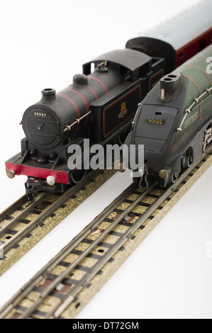 Hornby Dublo Green Mallard modello di treno con EDL17 serbatoio locomotiva del treno Brtish classico giocattolo per bambini è Foto Stock