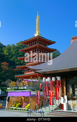 Takahata Fudo Tempio cinque piani pagoda Tokyo Giappone Foto Stock