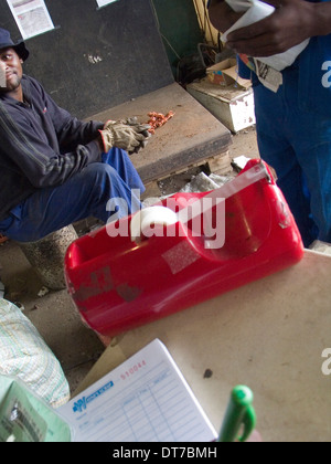 Non consegna La consegna dei servizi urbani di persone rurali acqua rifiuti energia elettrica alloggiamento di trasporto Foto Stock