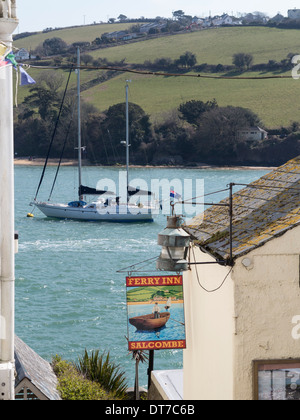 Salcombe, South Devon su un inizio di giornata estiva Foto Stock