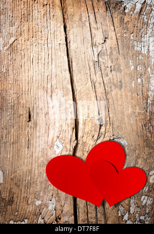 Valentines Vintage Handmade giovane cuore su sfondo di legno. Foto Stock