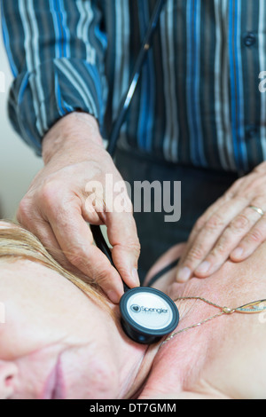 L'auscultazione, SENIOR Foto Stock