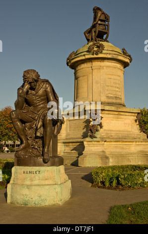 Statue di Shakespeare e il borgo di Lord Ronald Gower Foto Stock