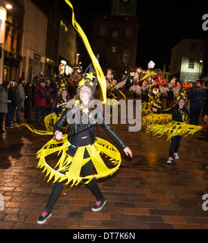 Grandi ustioni cena 2014, Homecoming Carnevale in Dumfries Comunità gruppi in costume eseguendo danze attraverso le strade. Foto Stock