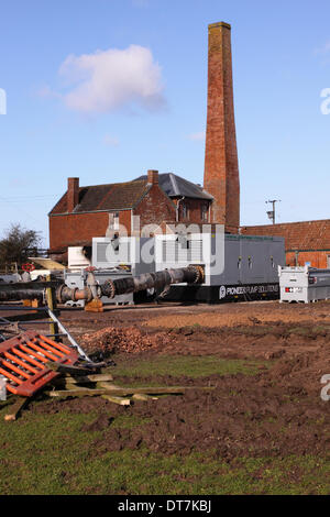 Moorland Stazione di pompaggio, vicino Burrowbridge, livelli di Somerset, Regno Unito - 11 febbraio 2014. Agenzia per l'ambiente hanno portato ulteriori 450SH pompe che hanno una capacità massima di 4500 m3 per ora. Foto Stock