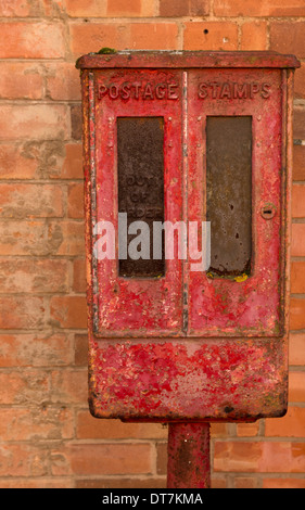 Vecchio francobollo distributore Foto Stock