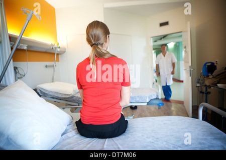 La donna in ospedale Foto Stock