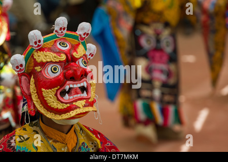 Masked Cham danzatrice presso il Tak Thok Tse Chu festival a Tak Thok Gompa, (Ladakh) Jammu e Kashmir India Foto Stock