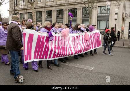 Manifestazione a Parigi contro la chiusura del reparto di maternità des Lilas (Periferia di Parigi). La Francia. Foto Stock