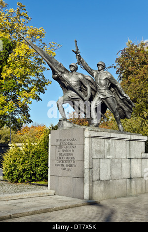 Composizione scultorea vittoria. Il complesso memoriale del 1200 guardie, Kaliningrad (Koenigsberg prima del 1946), Russia Foto Stock