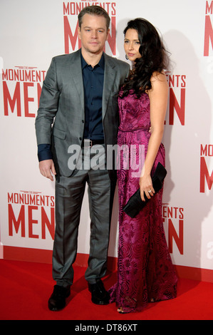 Matt Damon e Luciana Barroso arriva per il Regno Unito Premiere di " Monumenti " gli uomini a una centrale di Londra il cinema, Foto Stock