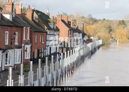 Le misure di difesa contro le inondazioni del fiume Severn a Bewdley, Worcestershire, England, Regno Unito Foto Stock