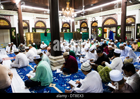 Preghiere in Kampung Kling moschea in Malacca. Foto Stock