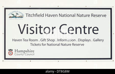 Segno o avviso relativo a Titchfield Haven riserva naturale Visitor Center Southern England Regno Unito Foto Stock