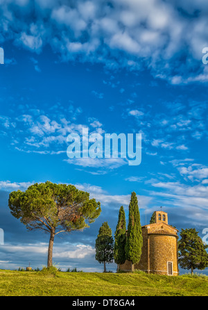 Chiesa della Madonna di Vitaleta o la Cappella della Madonna di Vitaleta, nei pressi di San Quirico d'Orcia, Toscana, Italia Foto Stock