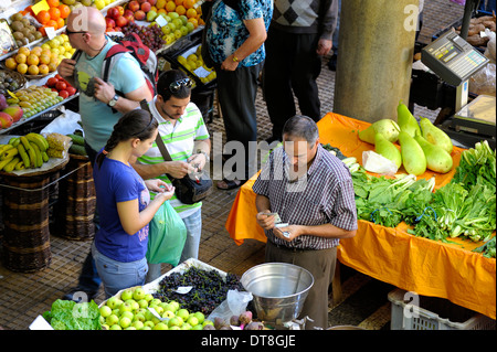 Funchal Madeira al coperto Mercato di frutta e verdura Mercado dos Lavradores Foto Stock