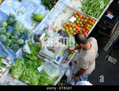Funchal Madeira al coperto Mercato di frutta e verdura Mercado dos Lavradores Foto Stock