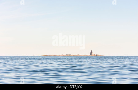 Antico in pietra realizzato faro su un isola conosciuta come Keri in Estonia Foto Stock