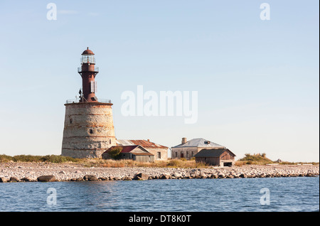 Antico in pietra realizzato faro su un isola conosciuta come Keri in Estonia Foto Stock