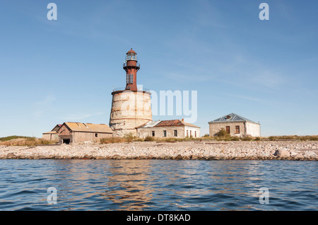 Antico in pietra realizzato faro su un isola conosciuta come Keri in Estonia Foto Stock