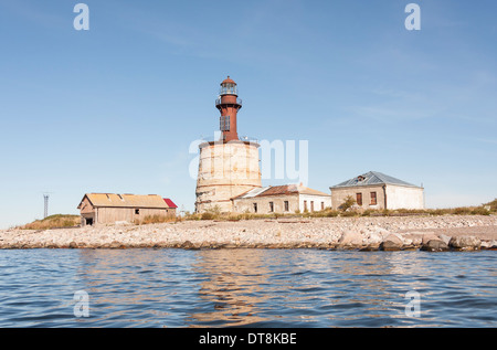 Antico in pietra realizzato faro su un isola conosciuta come Keri in Estonia Foto Stock