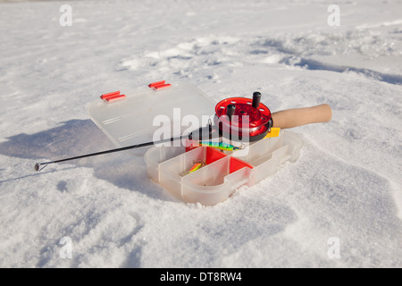 Pesca sul ghiaccio asta e accessori Foto Stock