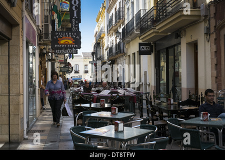 Street café bar e ristoranti a Ronda Andalusia Spagna. Foto Stock