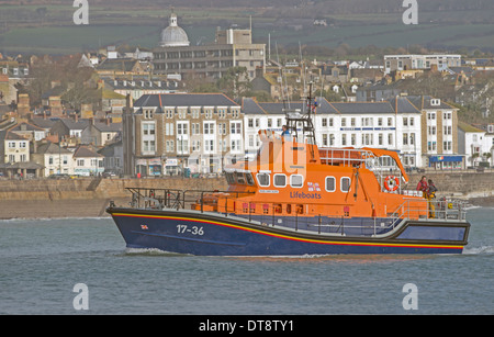 Ivan RNLB Ellen, Penlee scialuppa di salvataggio (una classe Severn scialuppa di salvataggio) in esercizio in Mounts Bay Cornwall, Regno Unito Foto Stock