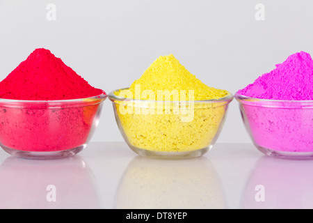 Elevato angolo di visione del colore in polvere in un recipiente Foto Stock