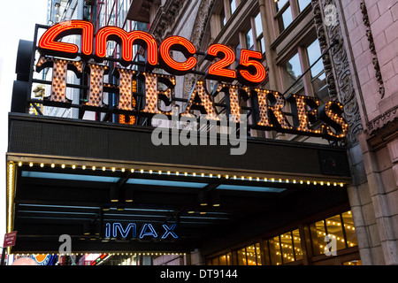 AMC Empire 25 teatri, illuminate Marquee Times Square NYC, STATI UNITI D'AMERICA Foto Stock