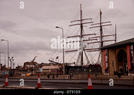 Dundee, Scotland, Regno Unito. 12 Febbraio, 2014. Il Waterfront Project è ancora in corso. L'Olympia centro svaghi e una piscina demolita per far posto alla moderna V&un museo accanto al "RRS Discovery Nave" a "Discovery Point" a Dundee in Scozia. Credito: Dundee fotografico / Alamy Live News Foto Stock