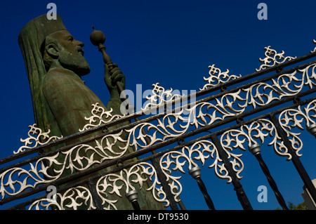 La vecchia statua dell Arcivescovo Makarios III, Nicosia, Cipro Foto Stock