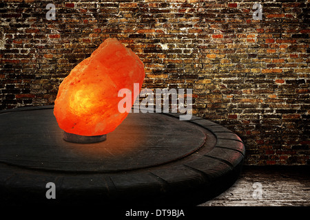 Lampada sale Himalaya in camera da letto Foto stock - Alamy