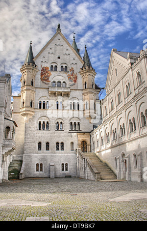 Il Castello di Neuschwanstein e cortile, Baviera, Germania. Foto Stock