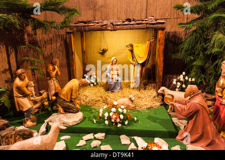 Tradizionale presepe con la Santa Famiglia, i pastori e i Magi, il Monastero di Strahov, Praga, Repubblica Ceca Foto Stock