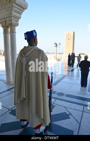 Royal Guard, Mausoleo di Mohammed V, Boulevard Mohamed Lyazidi, Rabat, Rabat-Salé-Zemmour-Zaer regione, il Regno del Marocco Foto Stock