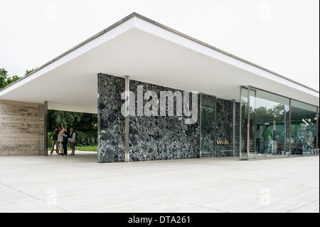 Padiglione di Barcellona, architetto Ludwig Mies van der Rohe per il 1929 della fiera del mondo, Montjuïc, Barcellona, Costa Brava, Spagna Foto Stock