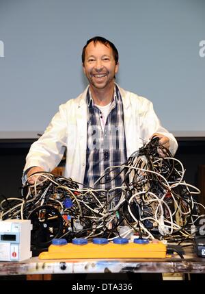 Musicista svizzero DJ Bobo assistere nella mostra 'Volle Ladung' (batteria completamente carica) a Oysseum a Colonia, Germania, 12 febbraio 2014. Foto: Horst Galuschka Foto Stock