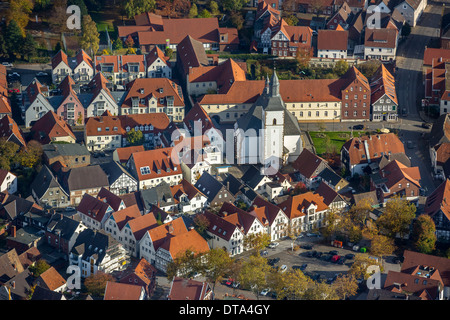 Vista aerea del Weidenbrück con il monastero francescano di Wiedenbrück, Rheda-Wiedenbrück, Nord Reno-Westfalia, Germania Foto Stock